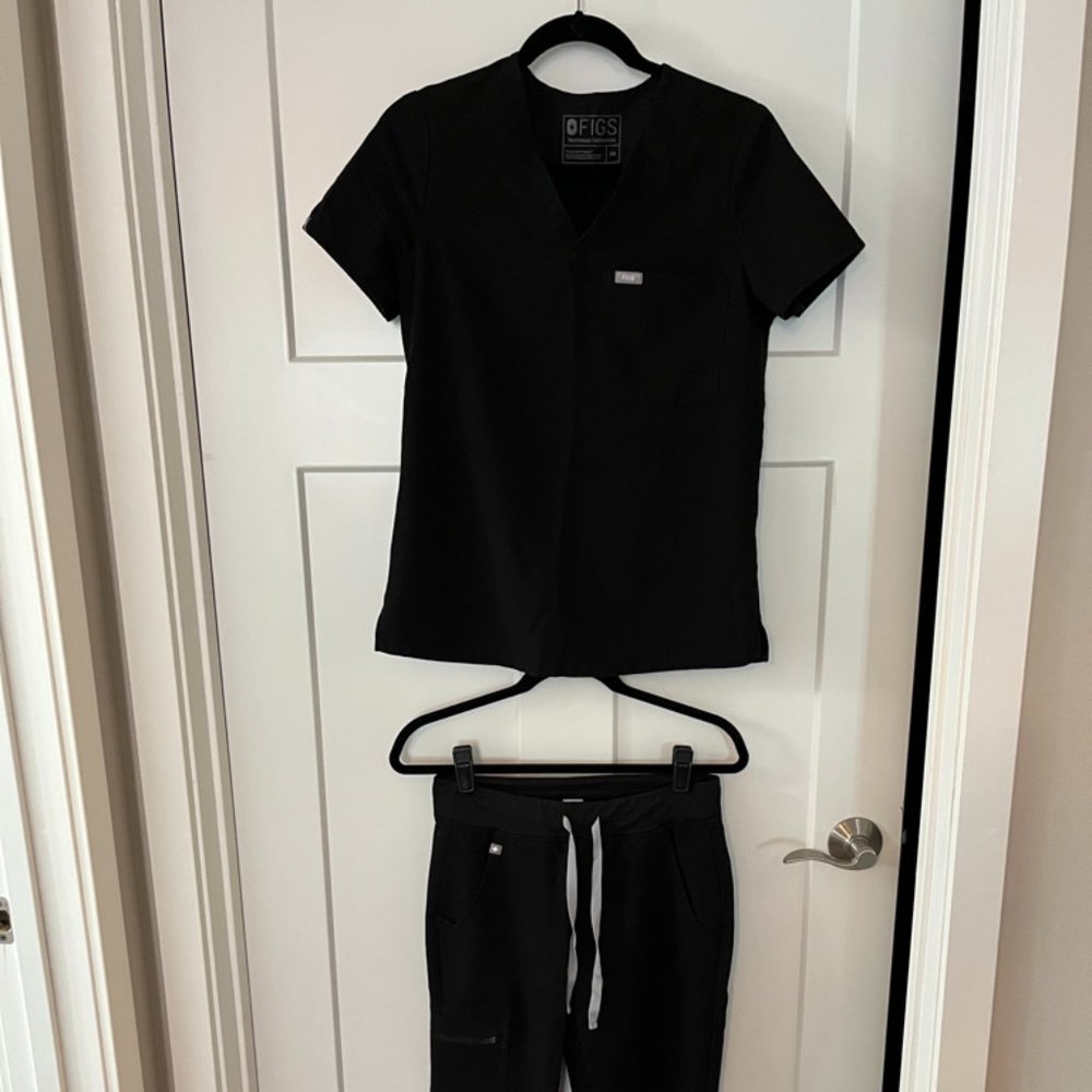FIGS Scrub Set, XS Catarina Top, XS Petite Zamora Bottom, Black